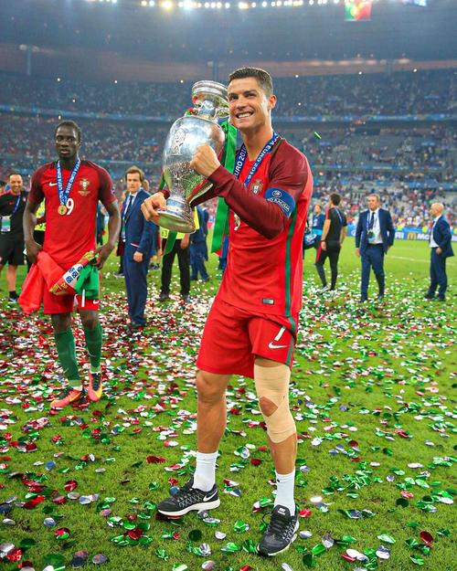 重创！曼城7000万中卫赛季报销+无缘世界杯，剩2中卫欲急购英国脚