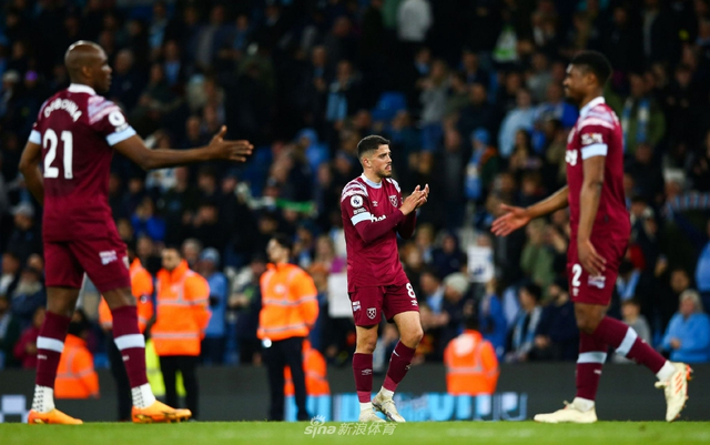 科比·怀特因小腿伤势将缺席对阵火箭比赛