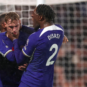 公测前1天，《鸣潮》全球多地登顶